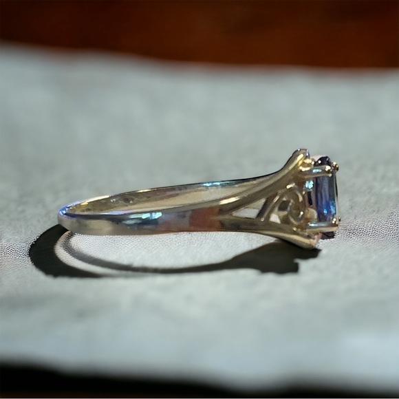Vivid Blue Tanzanite Sterling Silver Ring (8) - Picture 9 of 11